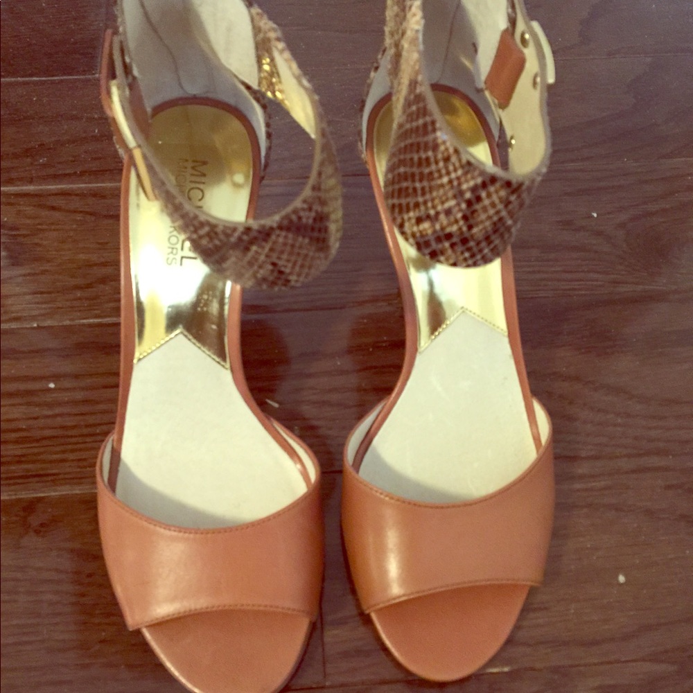 Nwt Michael Kors high heels shoes, size 7.5